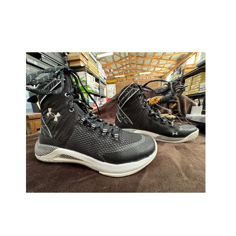 Under Armour Women’s Black and White Athletic high heels op sneakers size 7